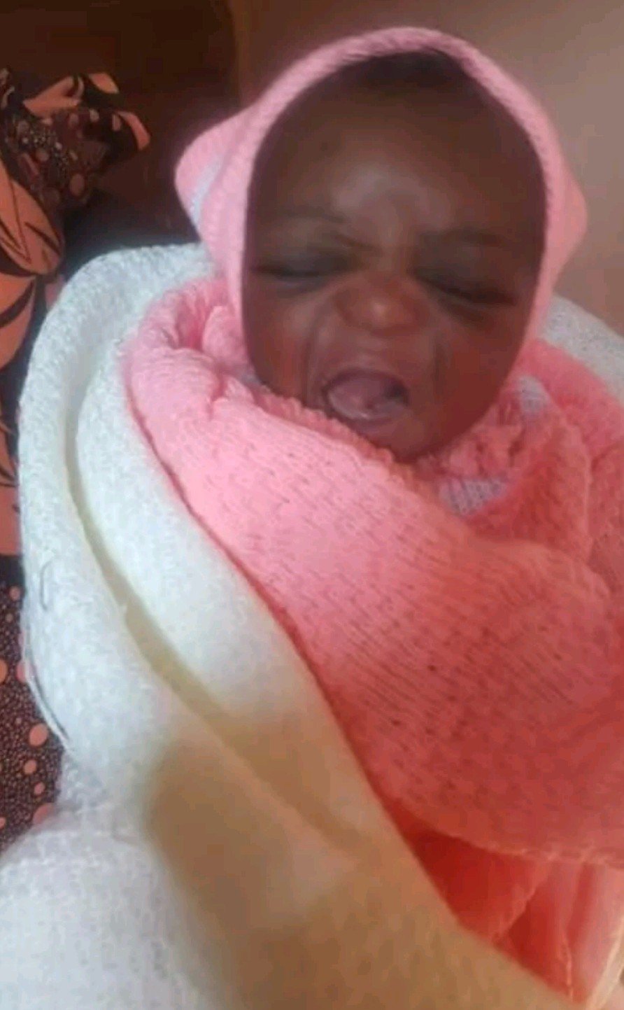 https://www.gistreel.com/good-samaritan-rescues-baby-dumped-by-the-roadside-by-unidentified-mother-photos/