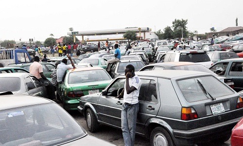 Black Marketers Sell Petrol For N400/litre In Abuja, NNPC React