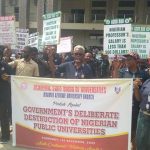 UNIZIK Lecturers Block Enugu-Onitsha Highway To Protest Of Half Salaries